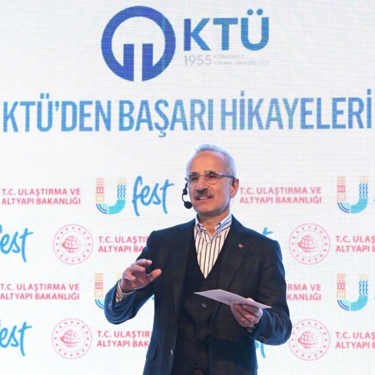 BAKAN URALOĞLU, TRABZON’DA DÜZENLENEN ‘U-FEST’ ETKİNLİKLERİNE KATILDI