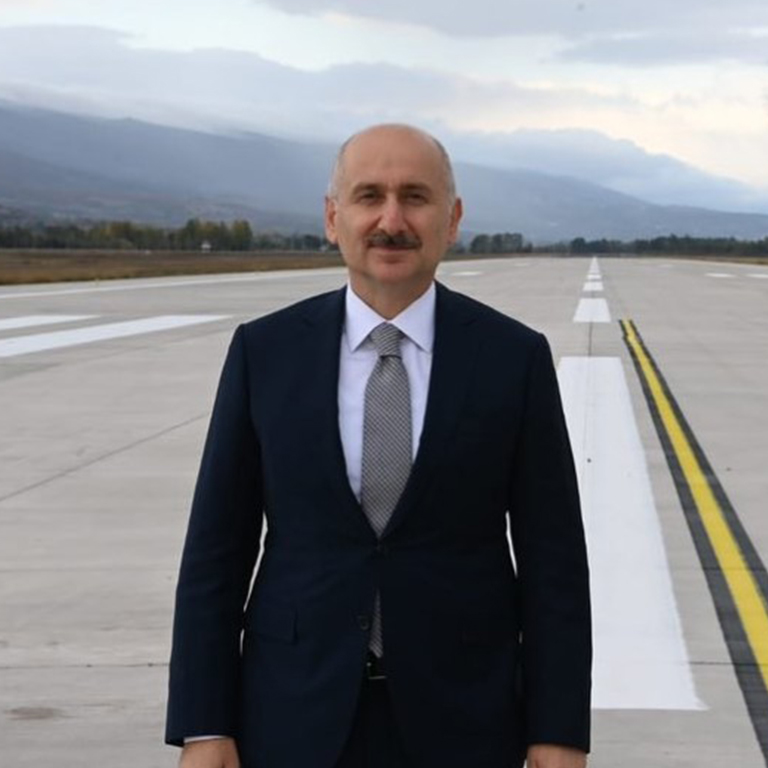 ULAŞTIRMA VE ALTYAPI BAKANI KARAİSMAİLOĞLU: TURİZM MERKEZLERİNDEKİ HAVALİMANLARIMIZDA YAZIN 32 MİLYON 440 BİN YOLCUYA HİZMET VERDİK