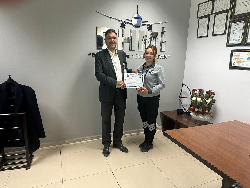 HAVALİMANIMIZDA ÖZEL GÜVENLİK GÖREVLİLERİNE TEŞEKKÜR BELGESİ TAKDİM EDİLDİ