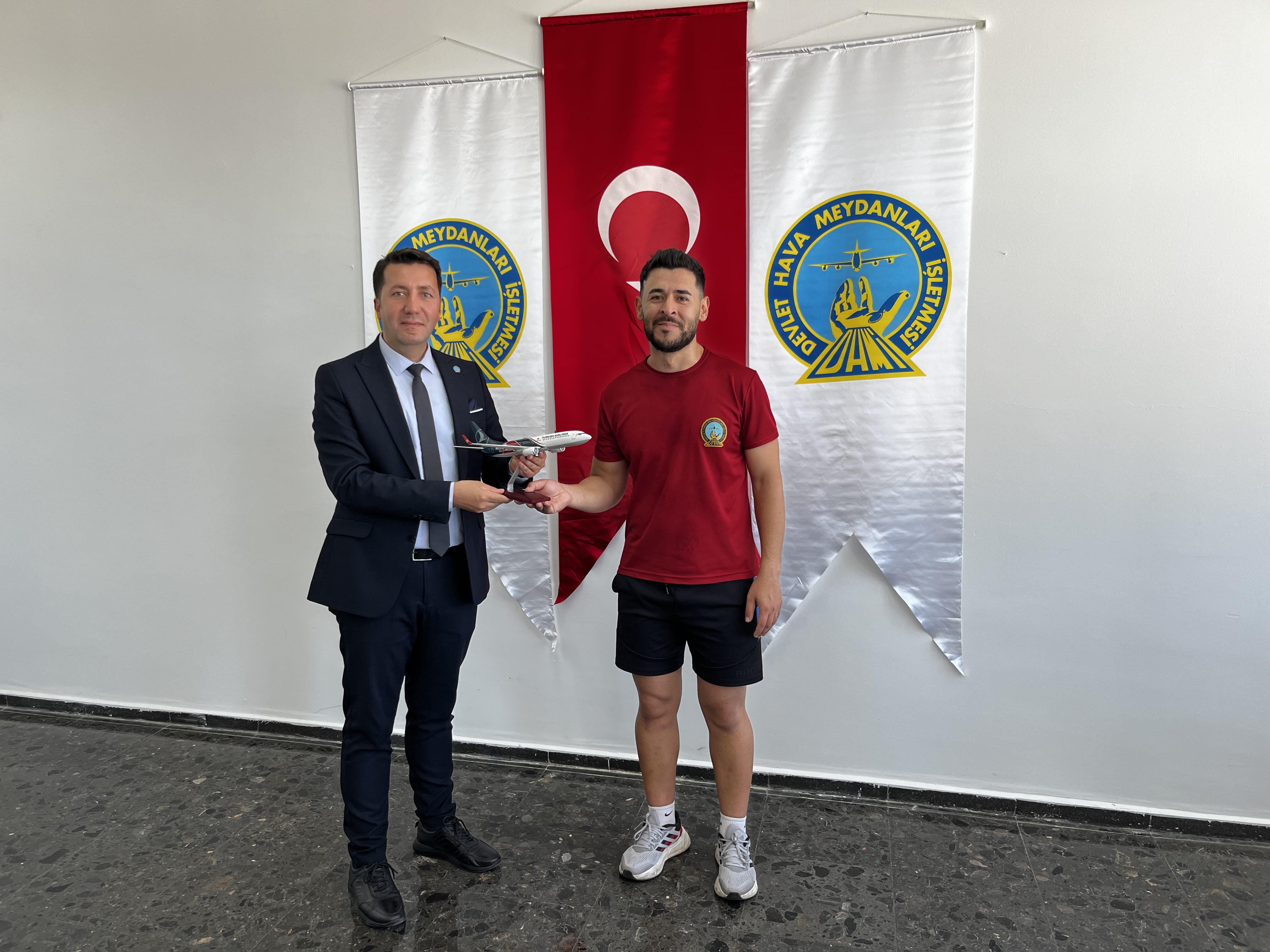 Isparta Süleyman Demirel Havalimanında Masa Tenisi Turnuvası Düzenlendi
