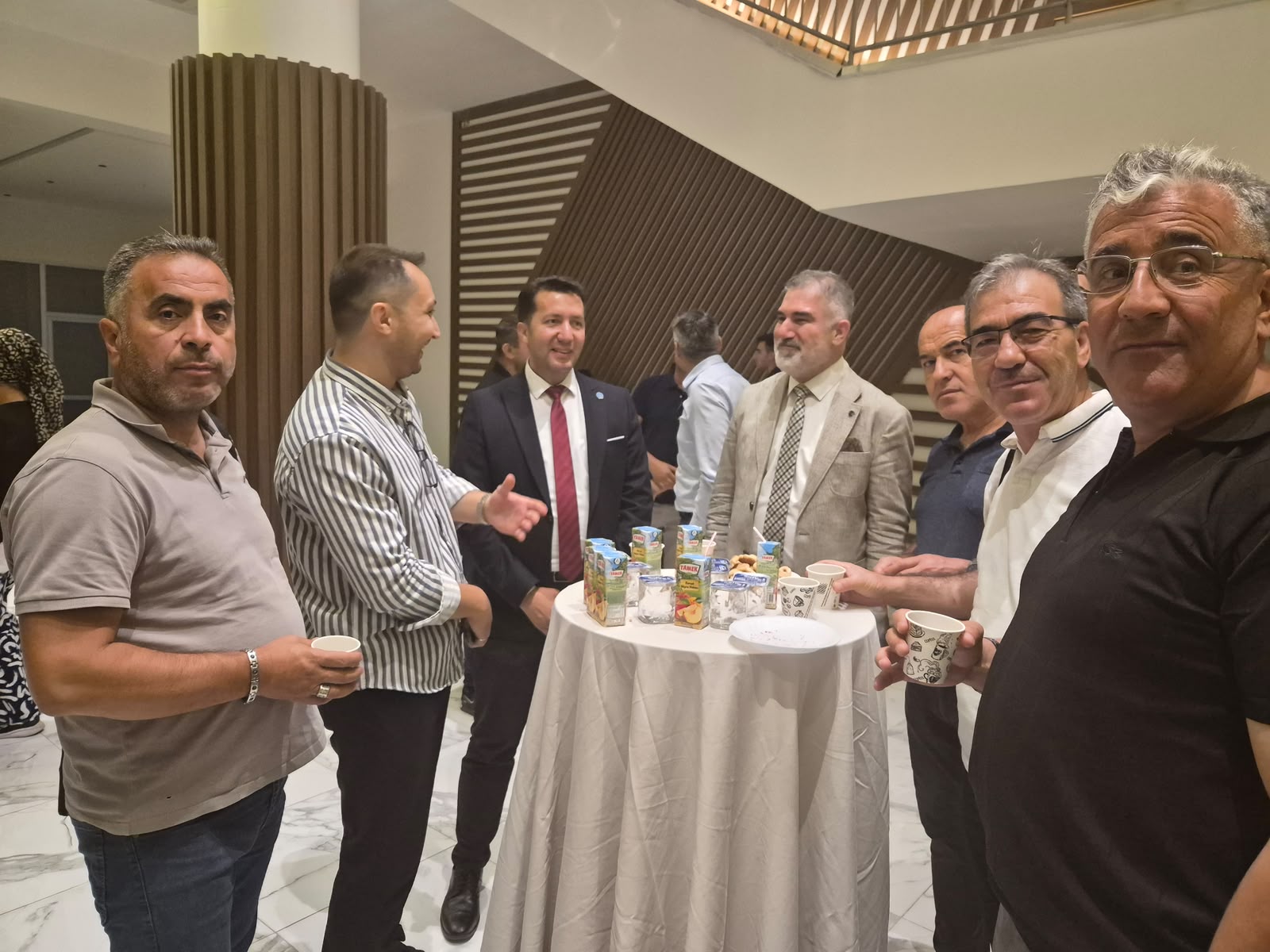 HAVALİMANI ÇALIŞANLARINA ve AİLELERİNE  KURUMSAL BAĞLILIK, ETKİLİ İLETİŞİM ve KAMUSAL ALANDA PROTOKOL KURALLARI EĞİTİMİ VERİLDİ