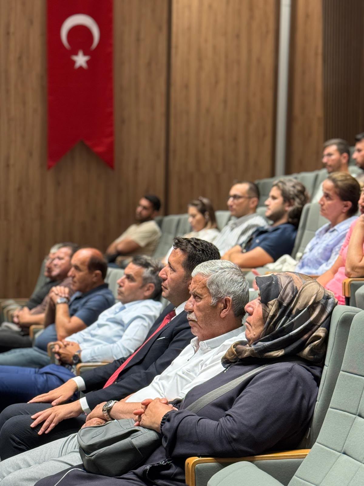 HAVALİMANI ÇALIŞANLARINA ve AİLELERİNE  KURUMSAL BAĞLILIK, ETKİLİ İLETİŞİM ve KAMUSAL ALANDA PROTOKOL KURALLARI EĞİTİMİ VERİLDİ